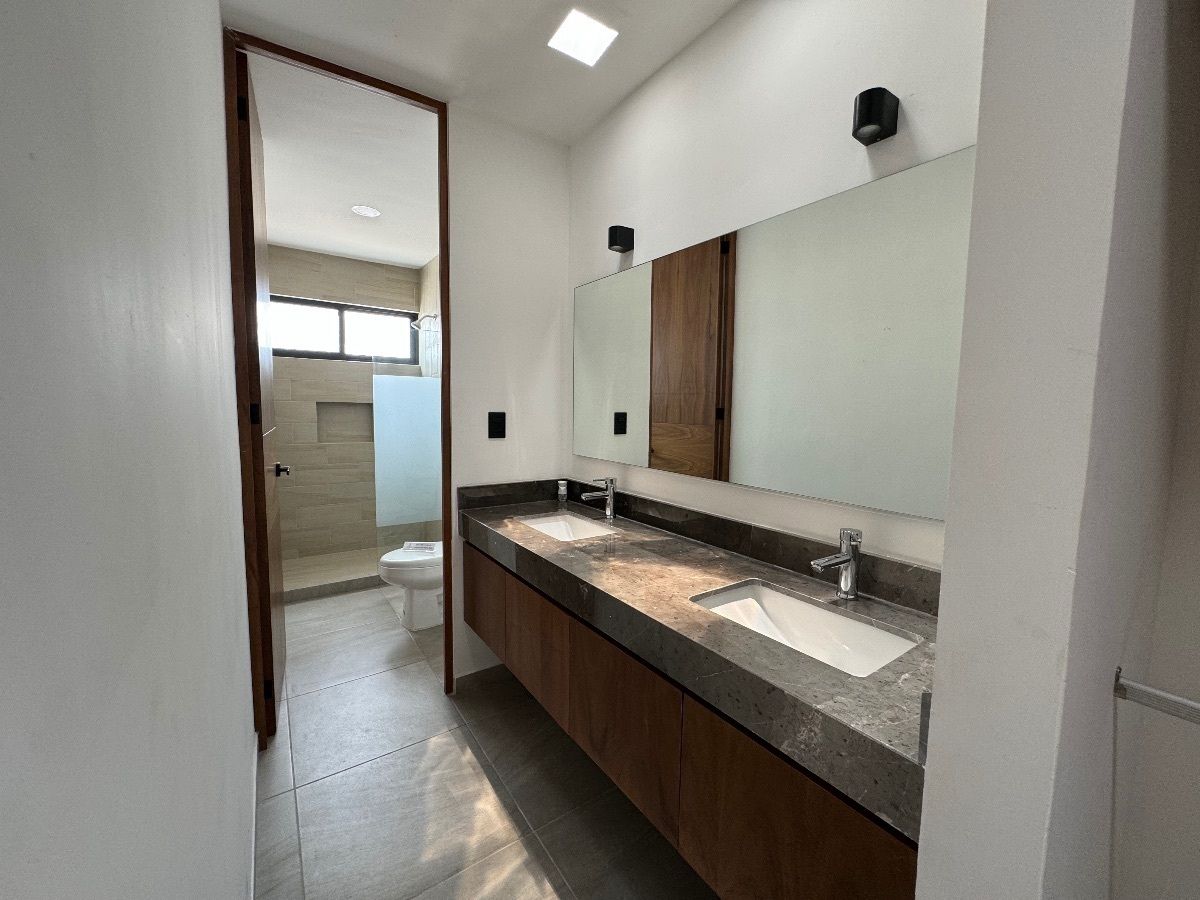 Bella casa en venta en Privada Conkal