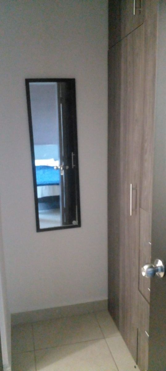 26 de 48: CLOSET BAÑO VESTIDOR