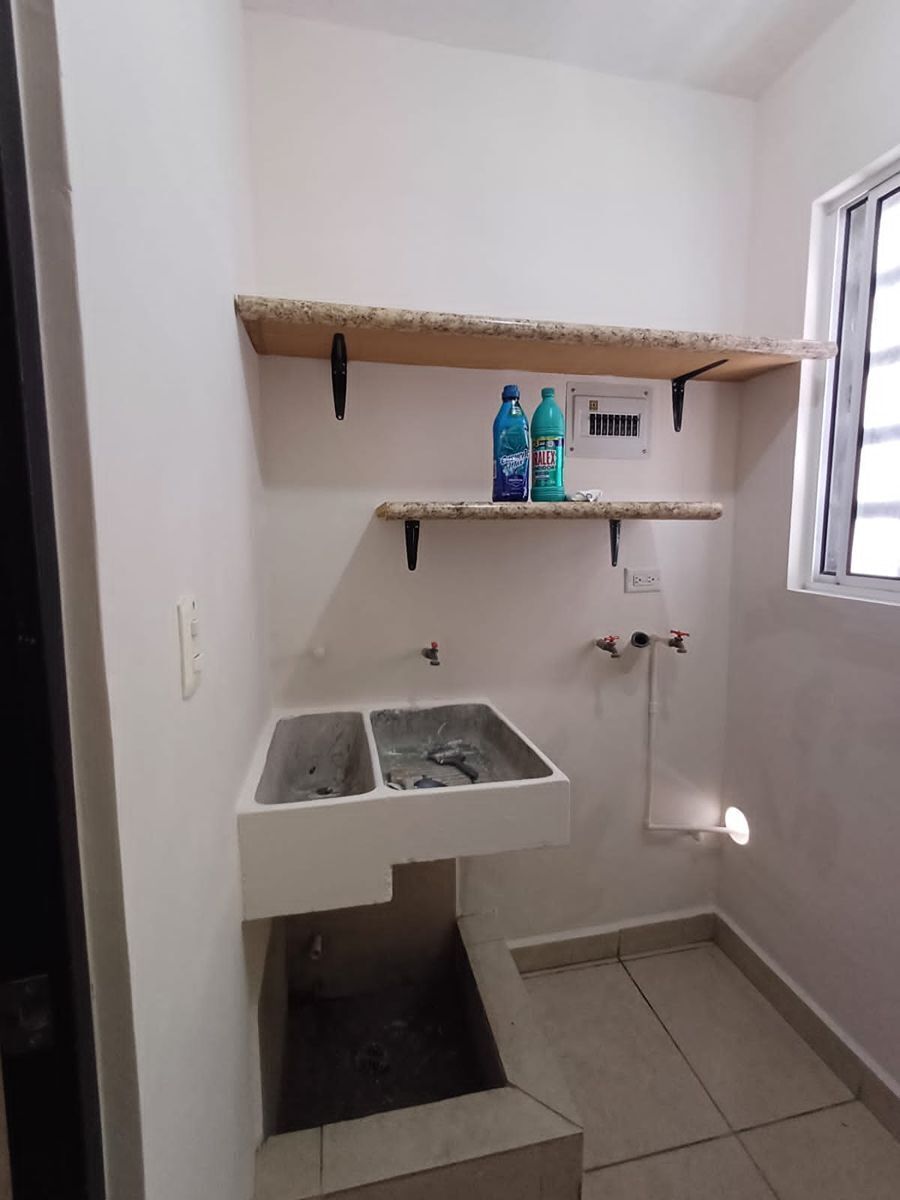 41 de 48: LAVANDERÍA TECHADA