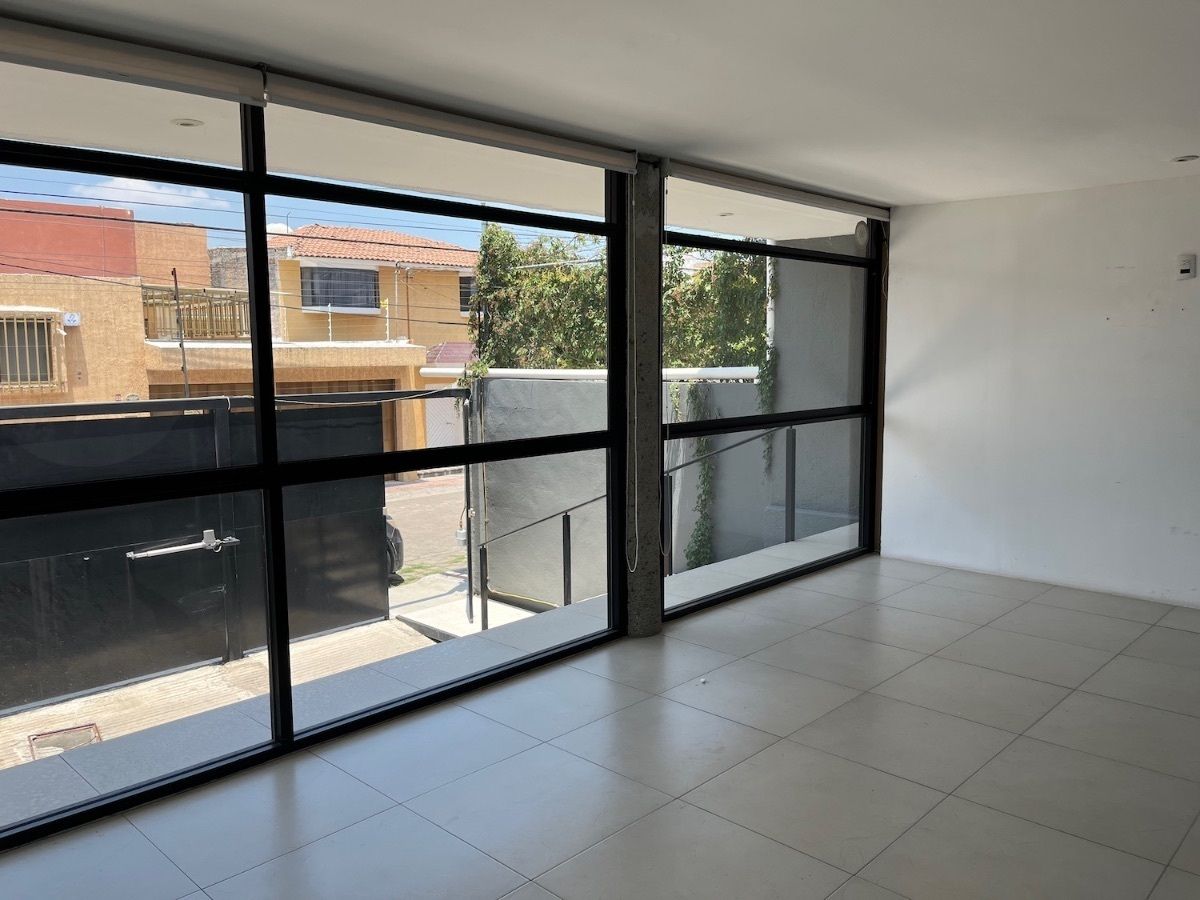 6 of 20: Estancia (Sala de juntas)