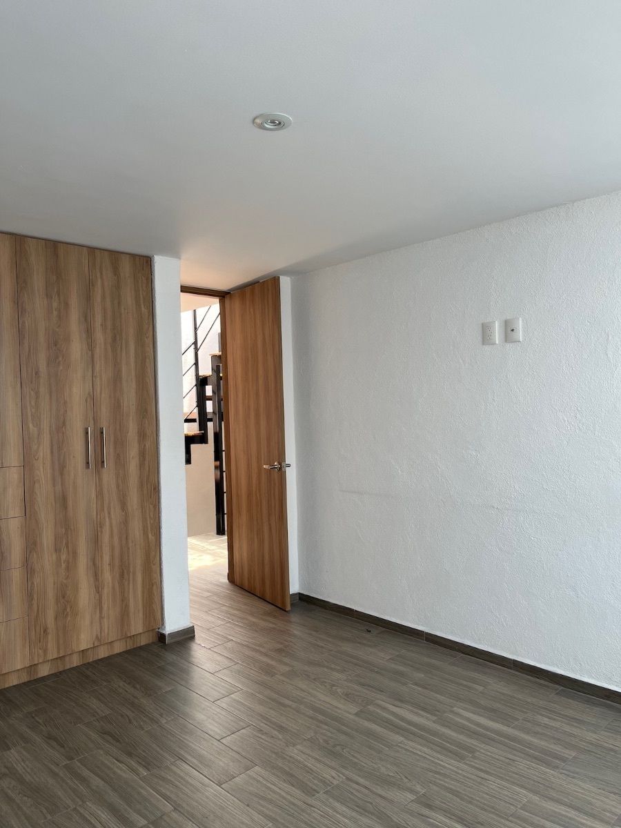 11 of 20: Recamara secundaria 2