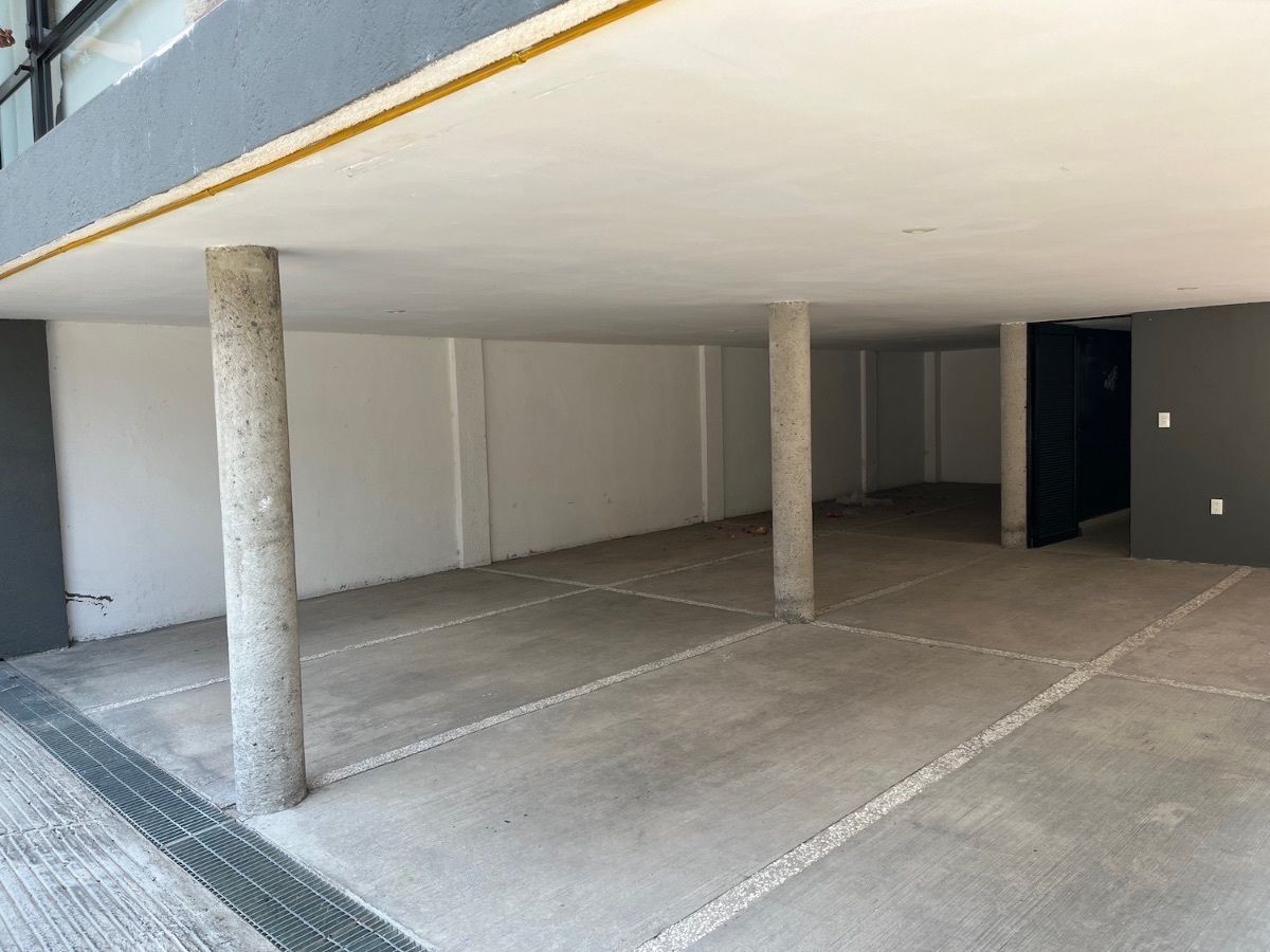 18 of 20: Estacionamiento