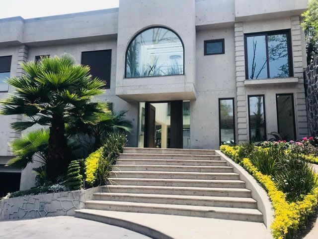 CASA EN VENTA, CON SEGURIDAD EN JARDINES DEL PEDREGAL