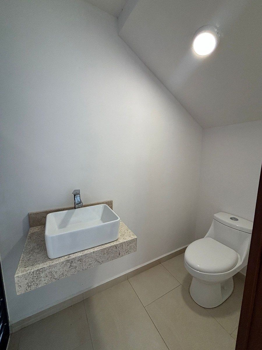 6 de 28: Medio Baño