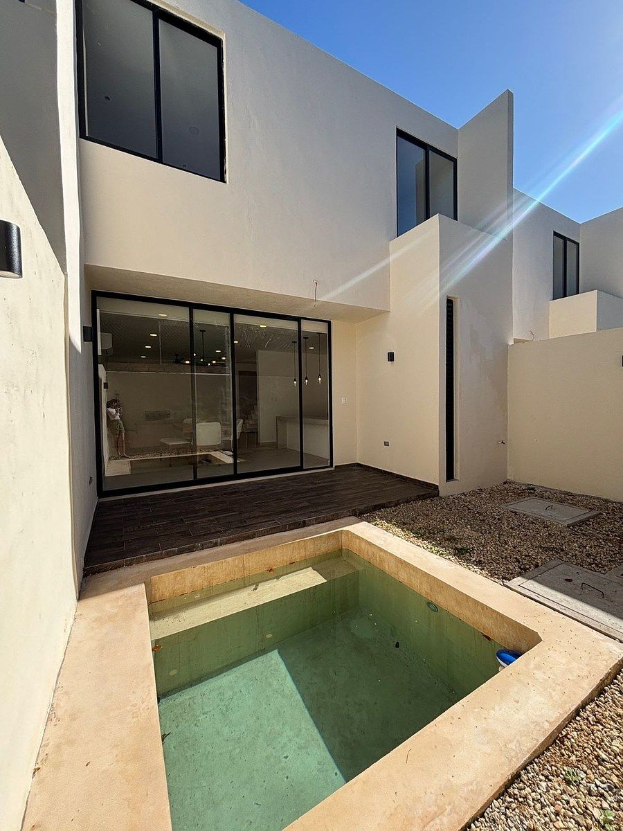 21 de 28: Fachada Posterior