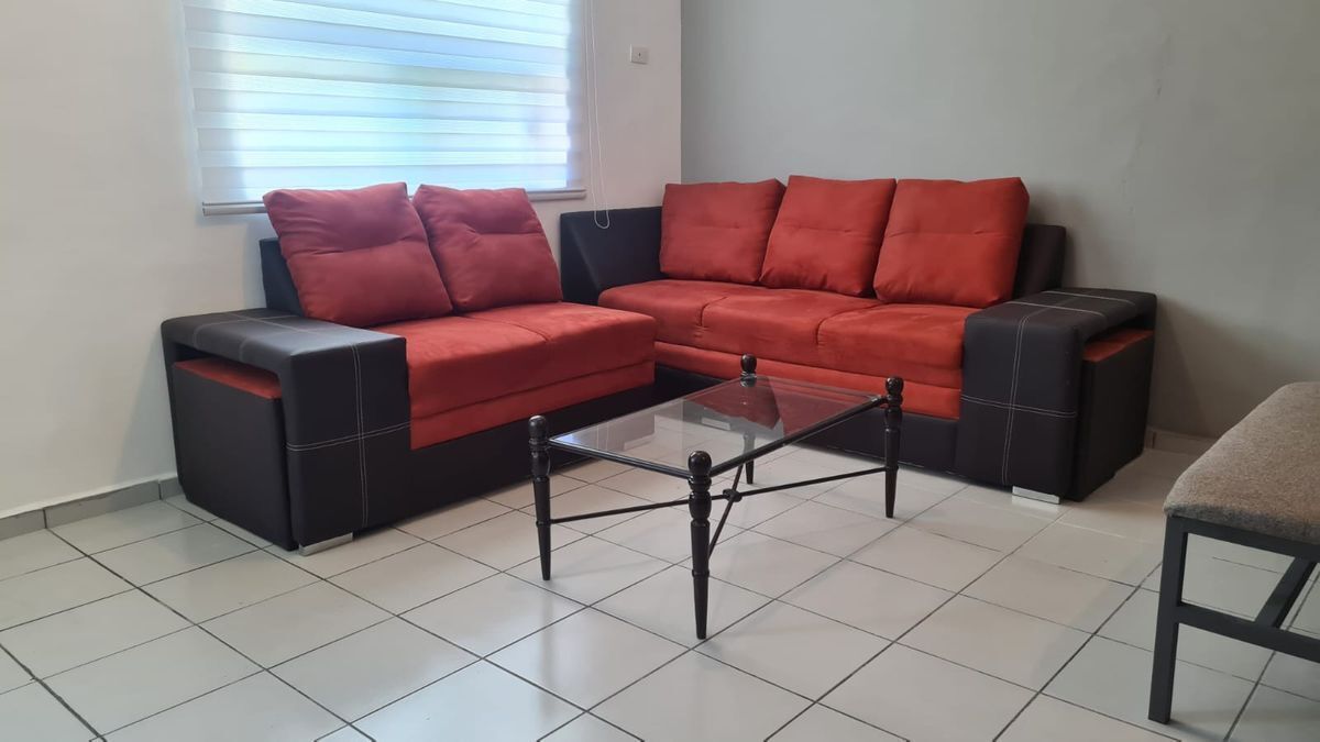 3 de 35: Sala 5 plazas y 4 taburetes