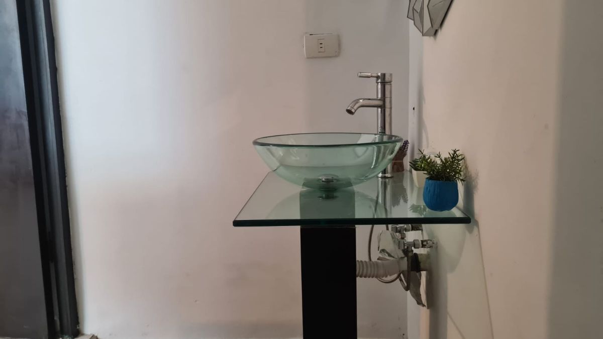 8 de 35: lavaneta de cristal