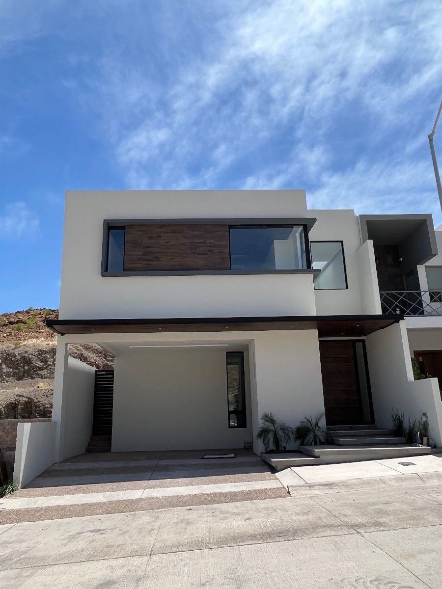 1 of 27: Fachada