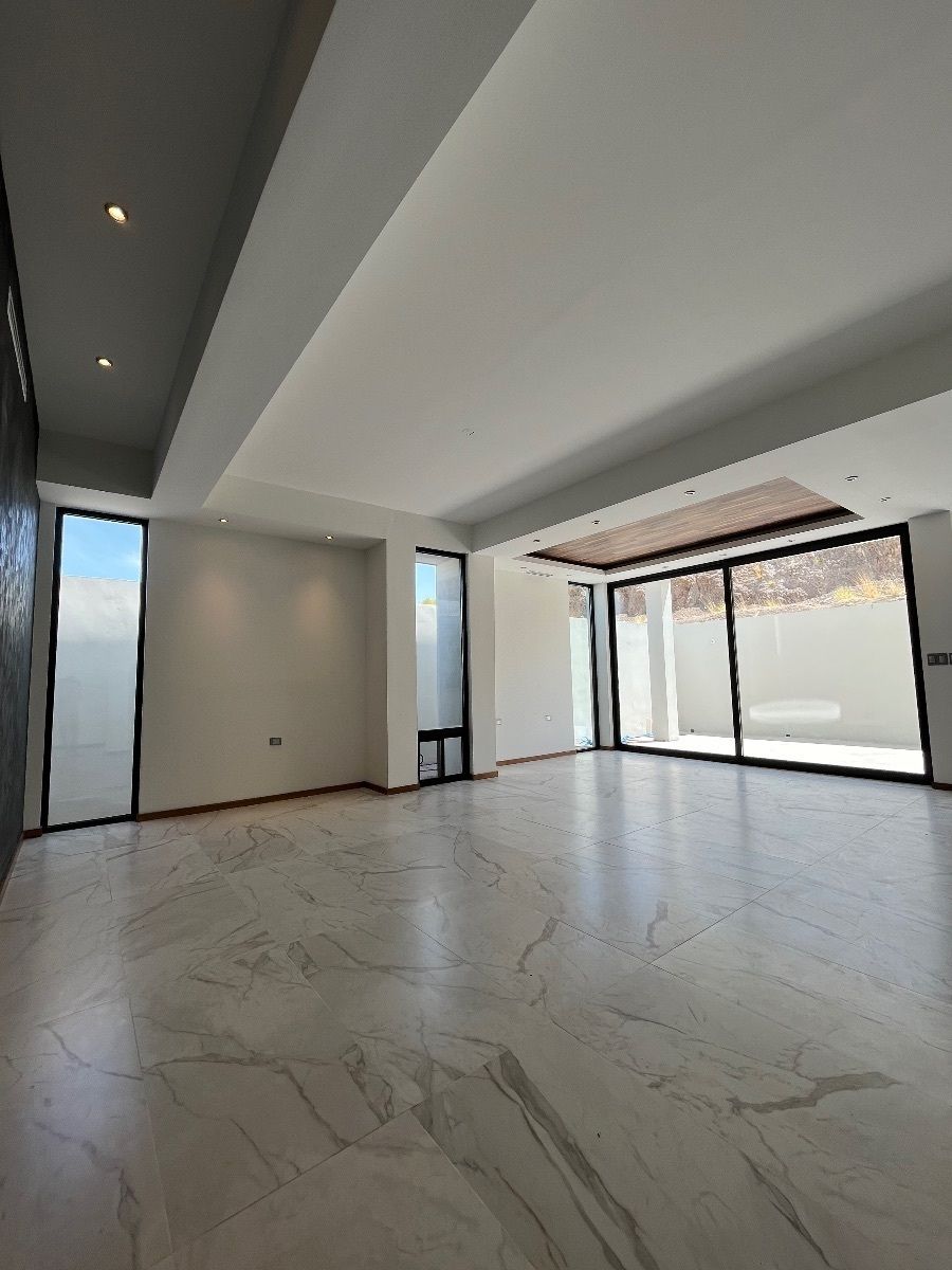 5 of 27: Sala y comedor