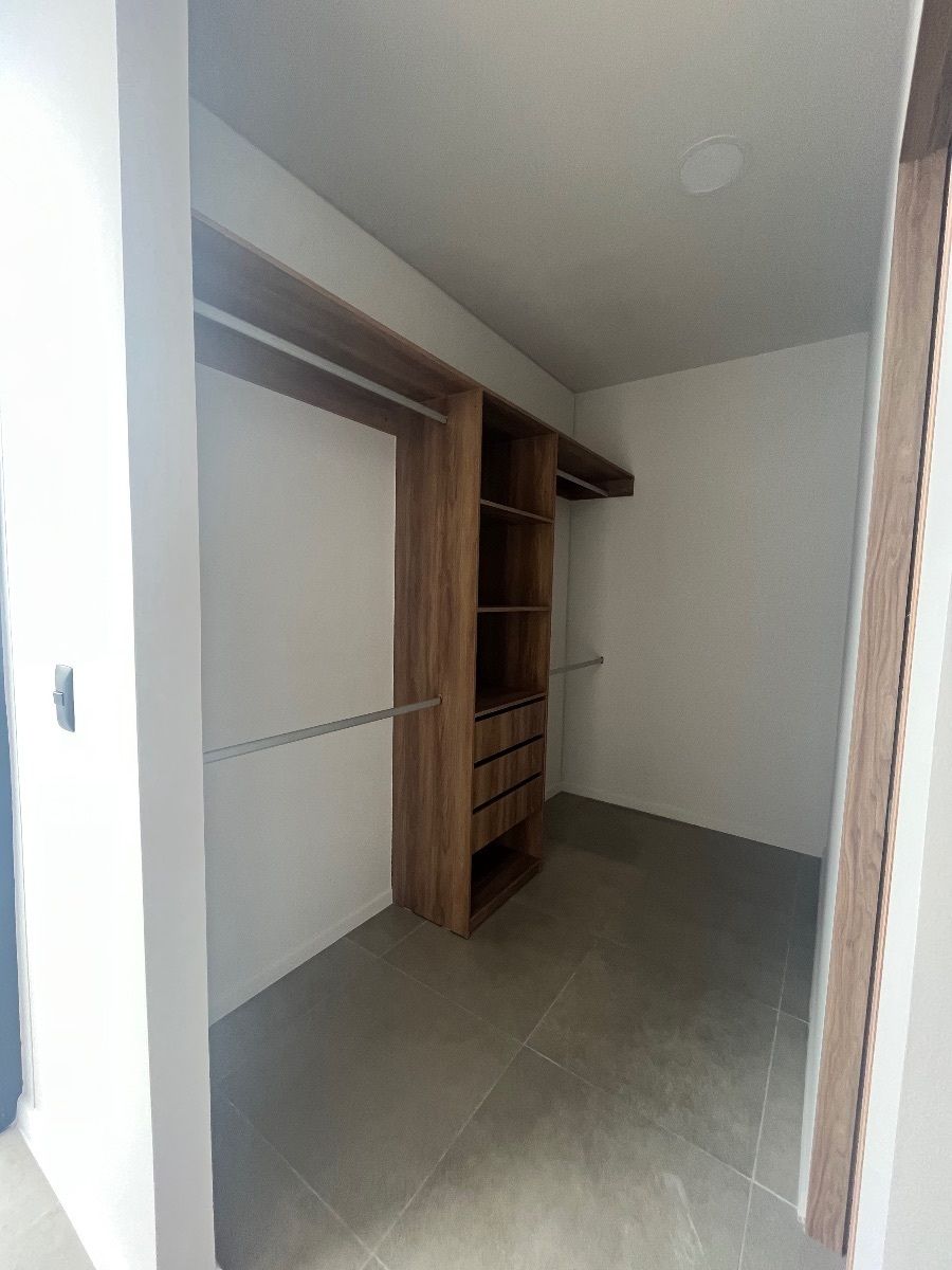 13 of 20: vestidor- recamara principal