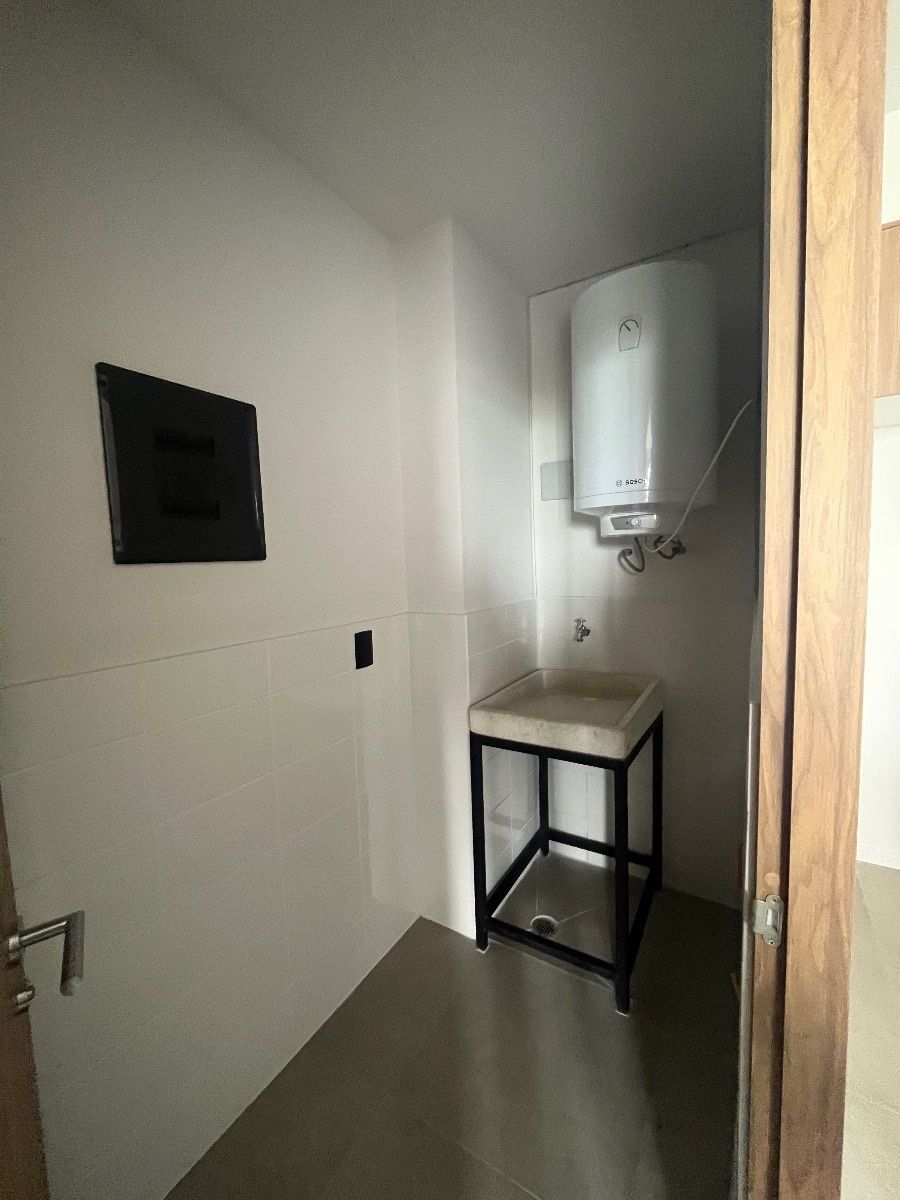 7 of 20: área de lavandería