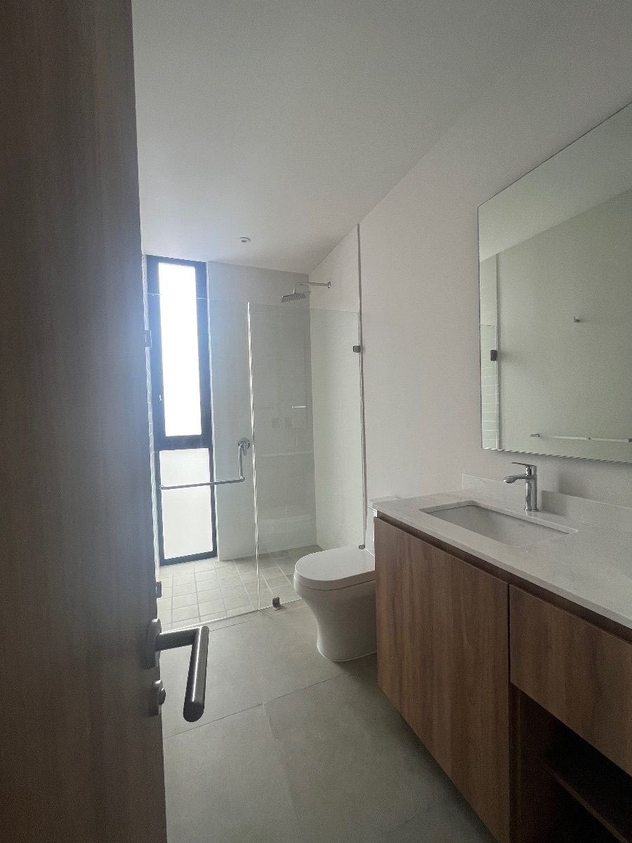 9 of 20: baño completo recamara secundaria