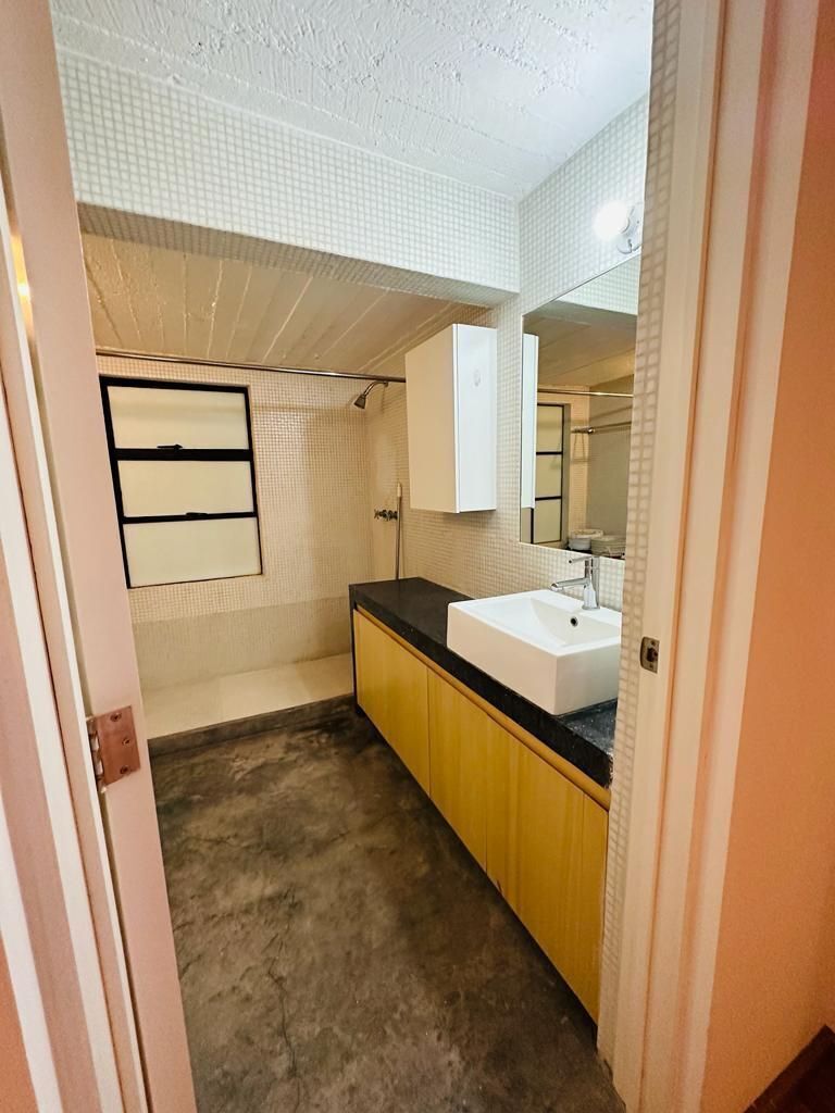 28 de 29: Baño con doble puerta