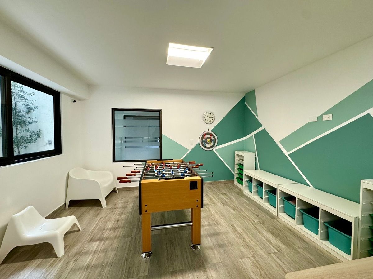 25 de 28: Área niños