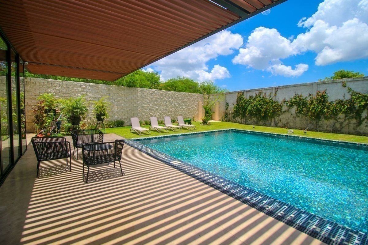 17 of 38: Piscina Recreativa