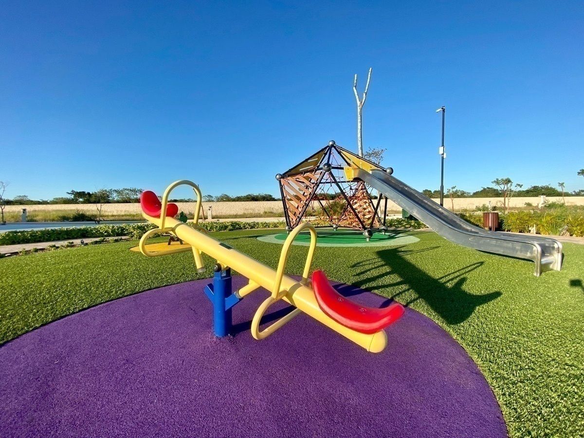 32 of 38: Juegos Infantiles