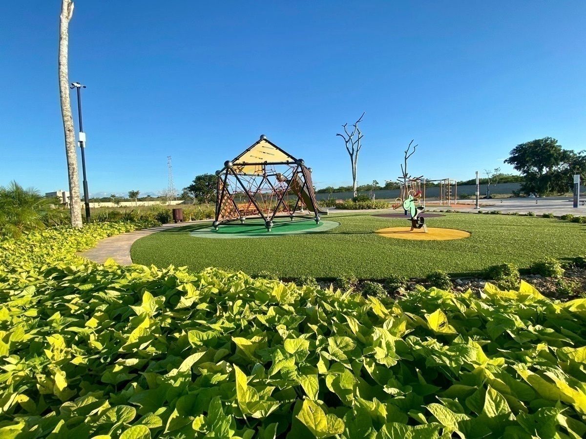 33 of 38: Juegos Infantiles