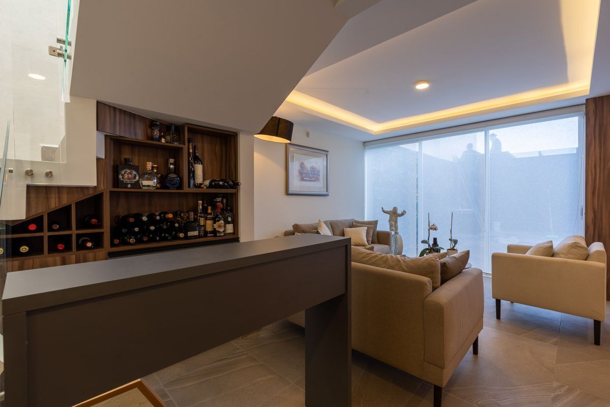3 de 27: Cantina.