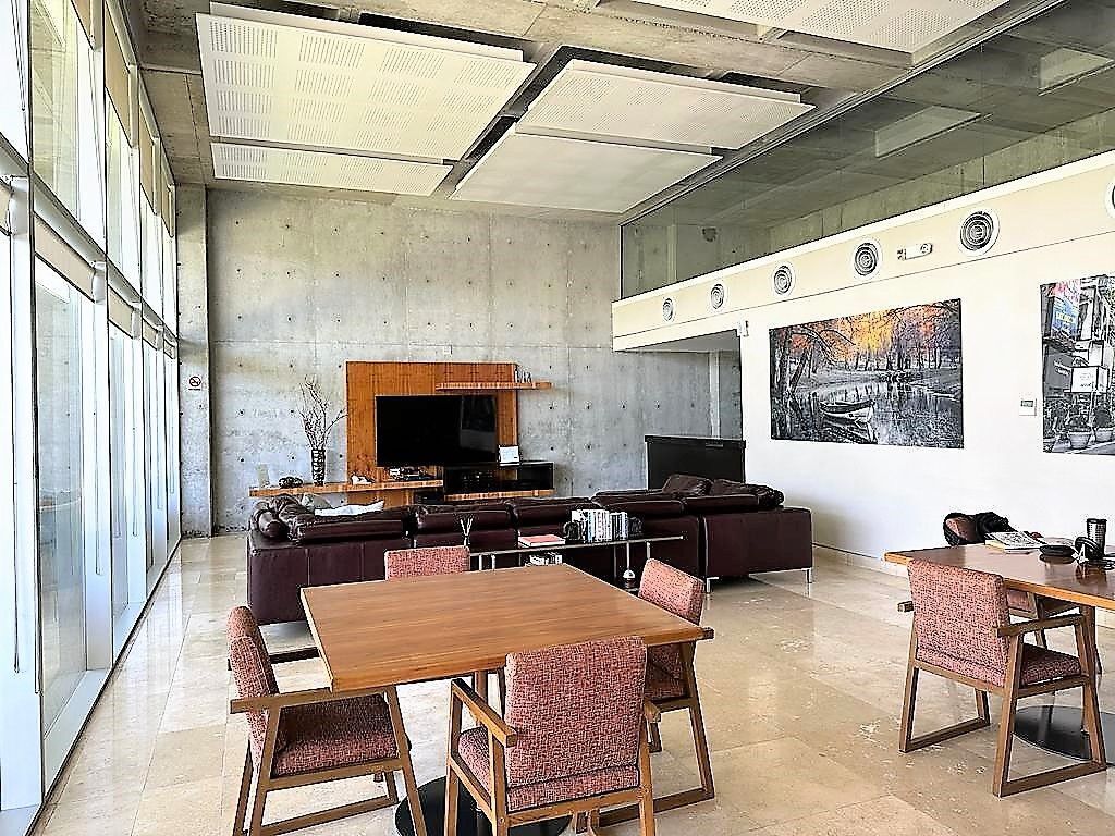 19 of 24: Salón Reuniones