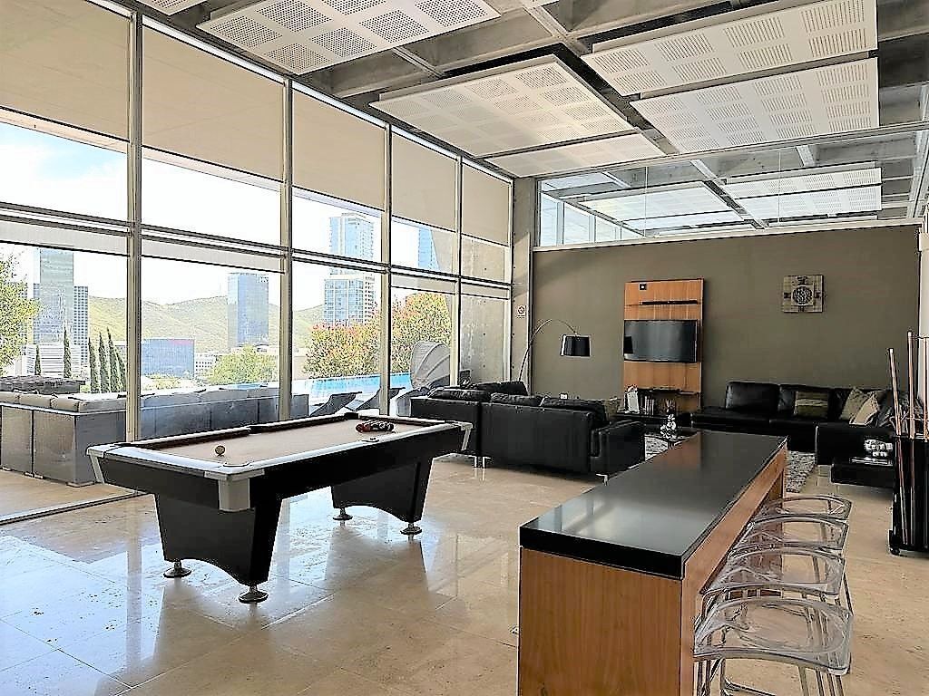 20 of 24: Salón Juegos