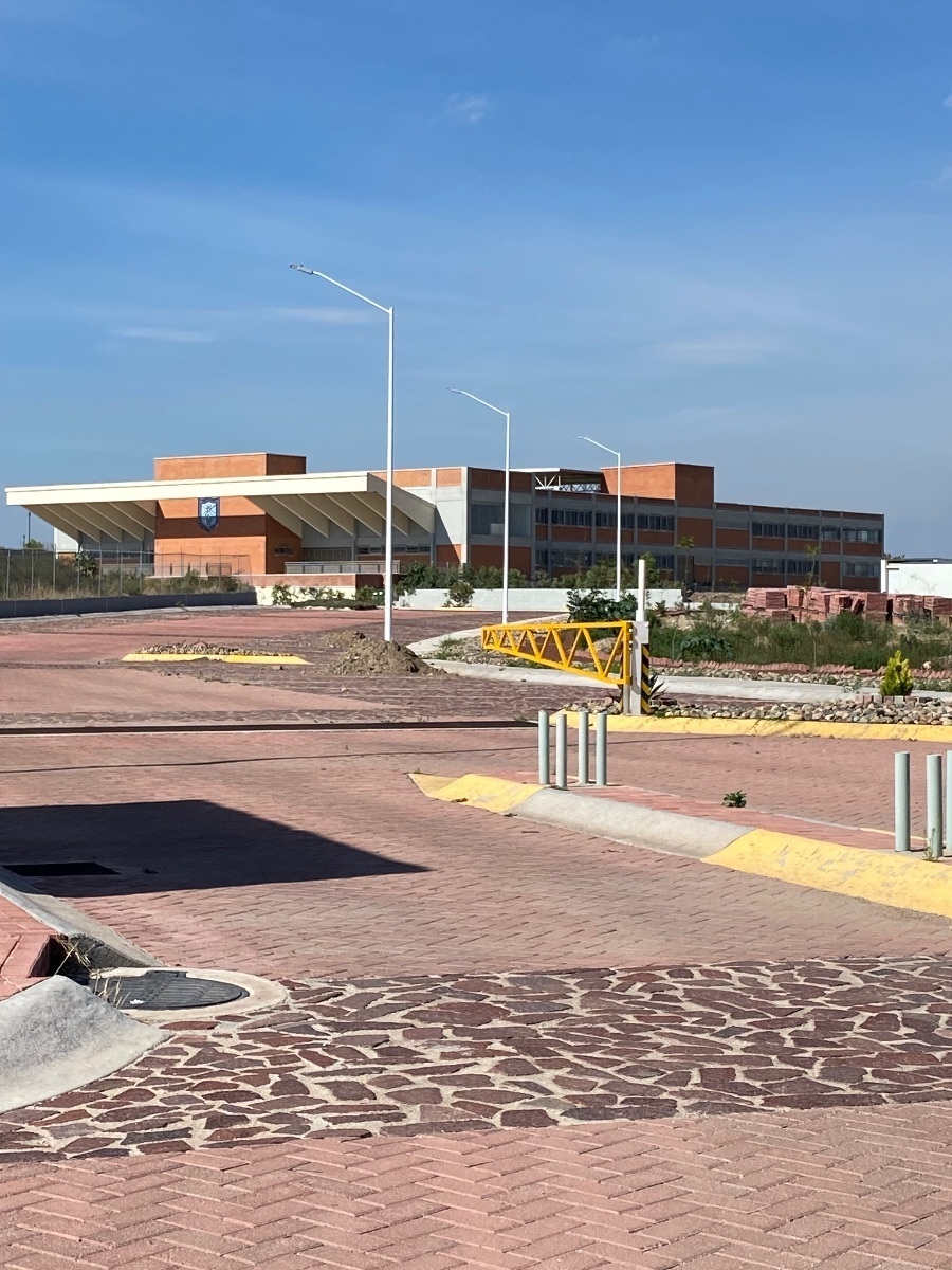 15 de 19: Escuela NEWLAND