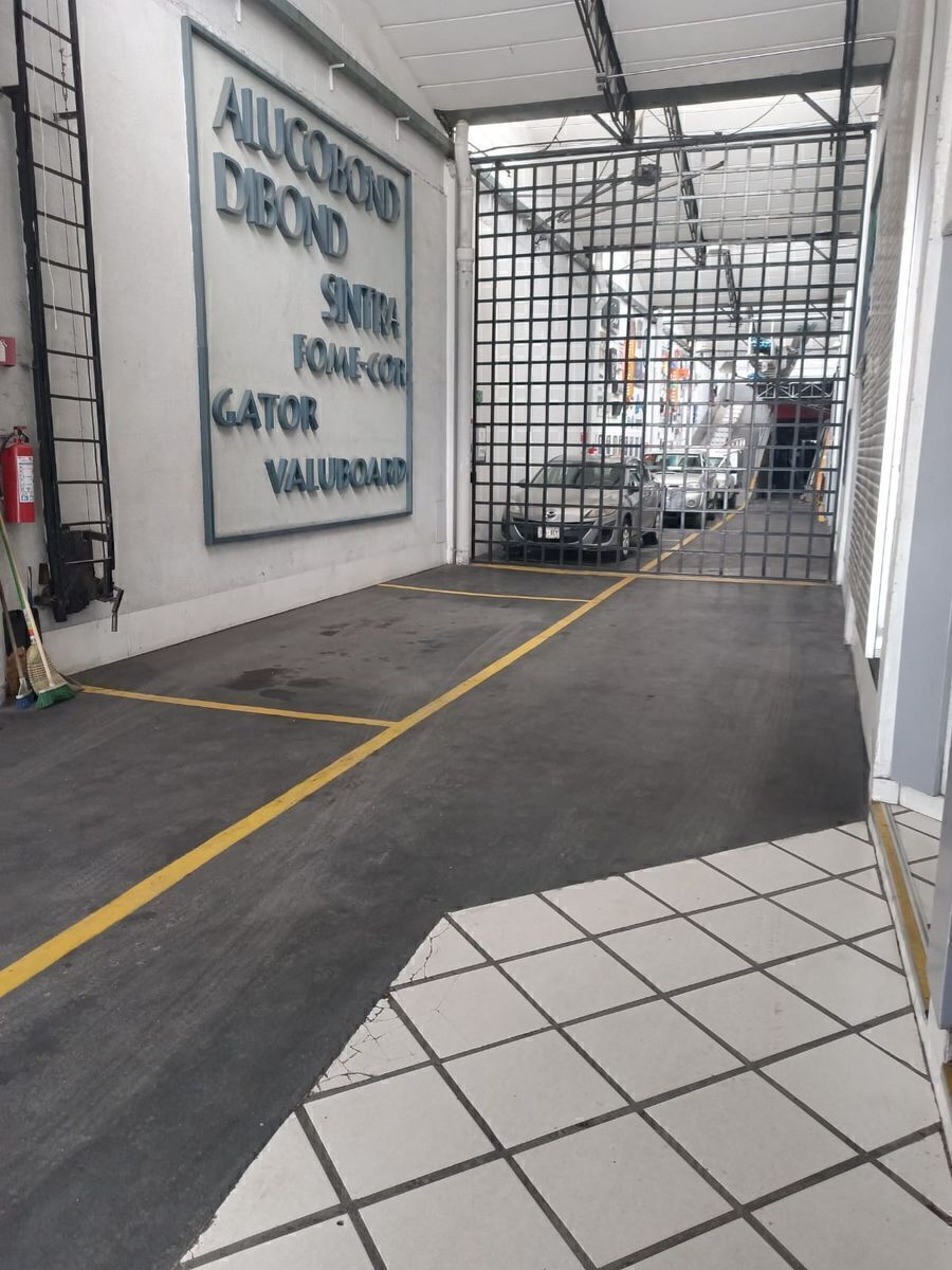 16 de 19: Estacionamiento interno