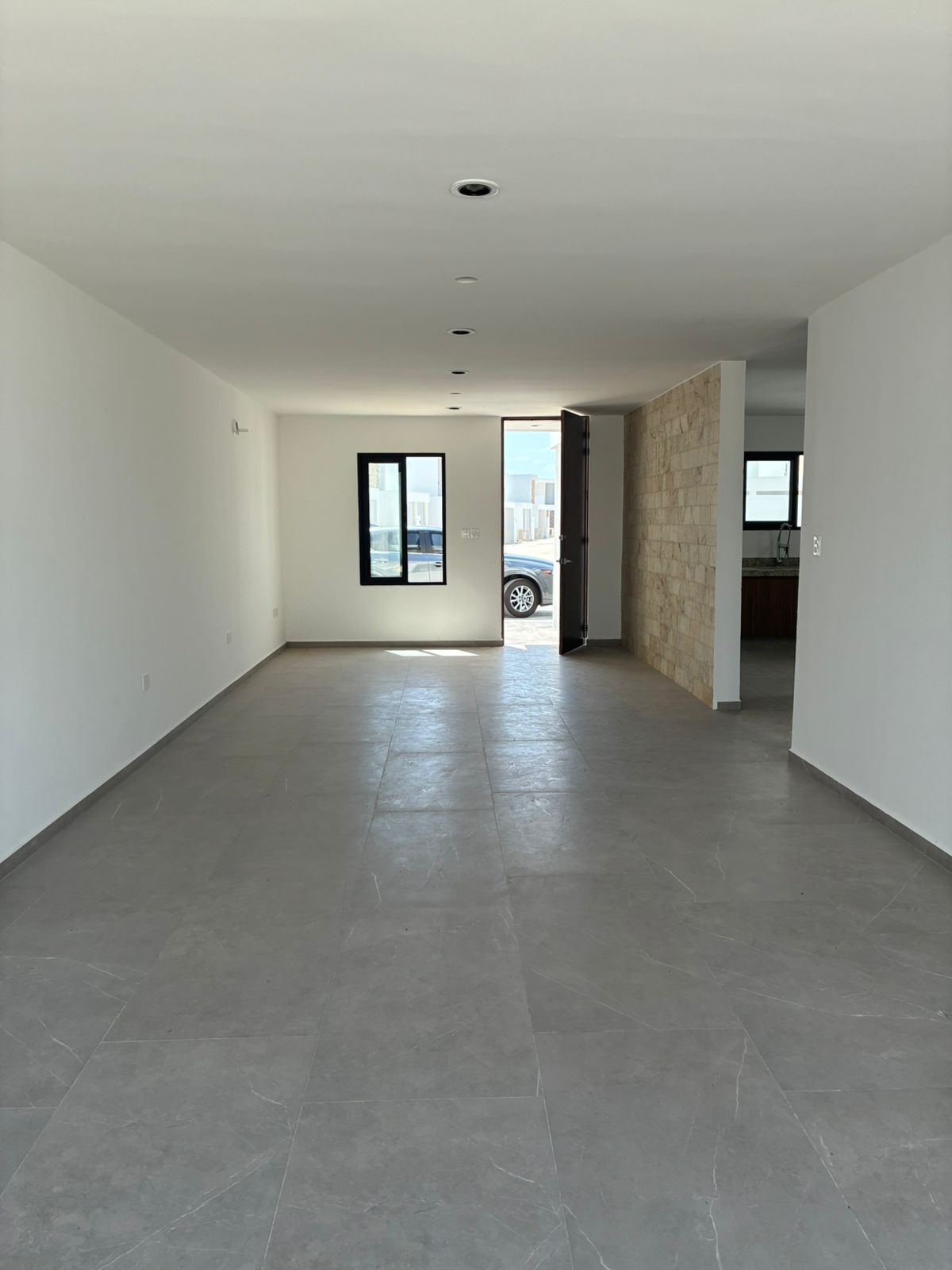 2 of 21: CASA MUESTRA