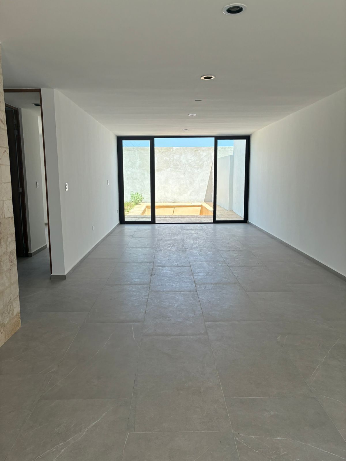 4 of 21: CASA MUESTRA