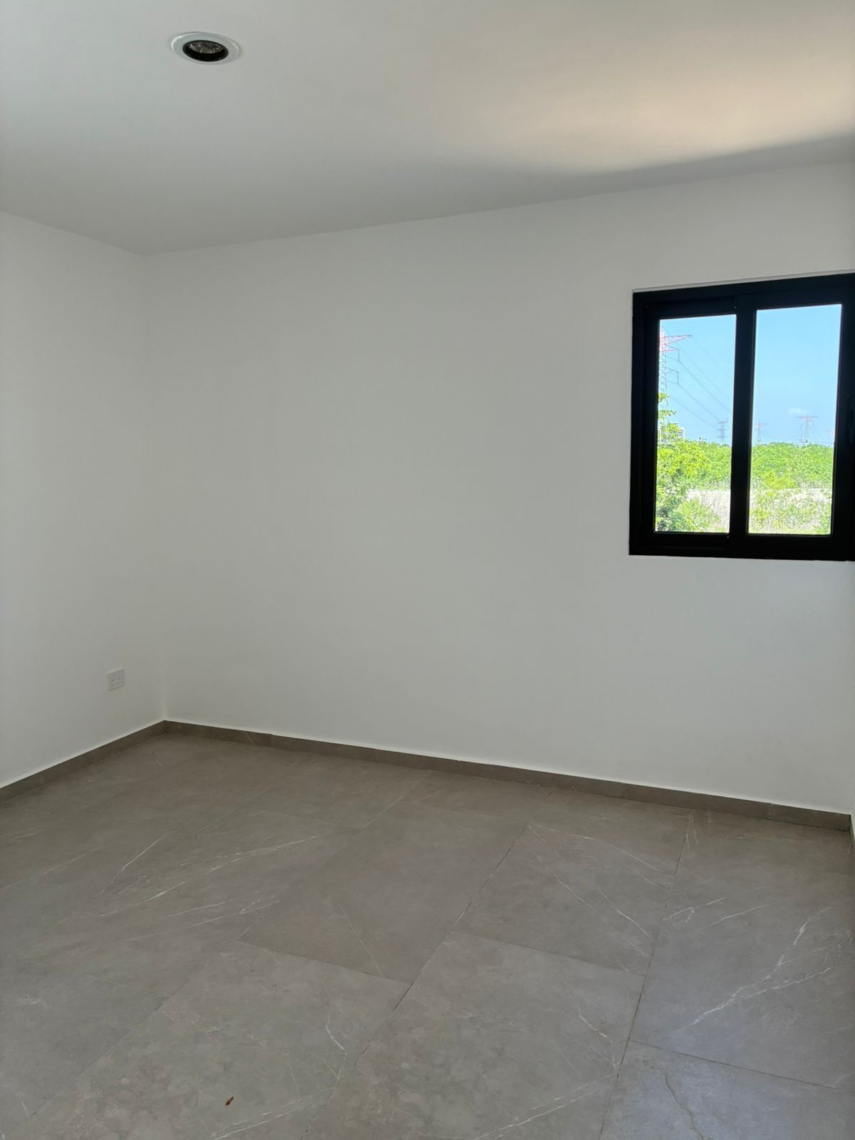 6 of 21: CASA MUESTRA