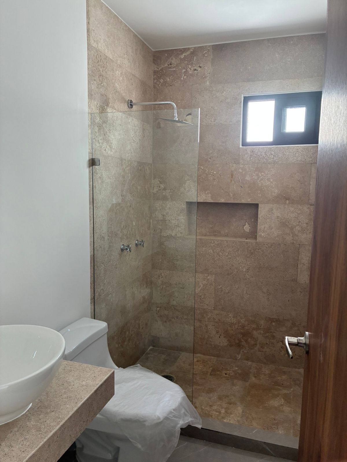 8 of 21: CASA MUESTRA