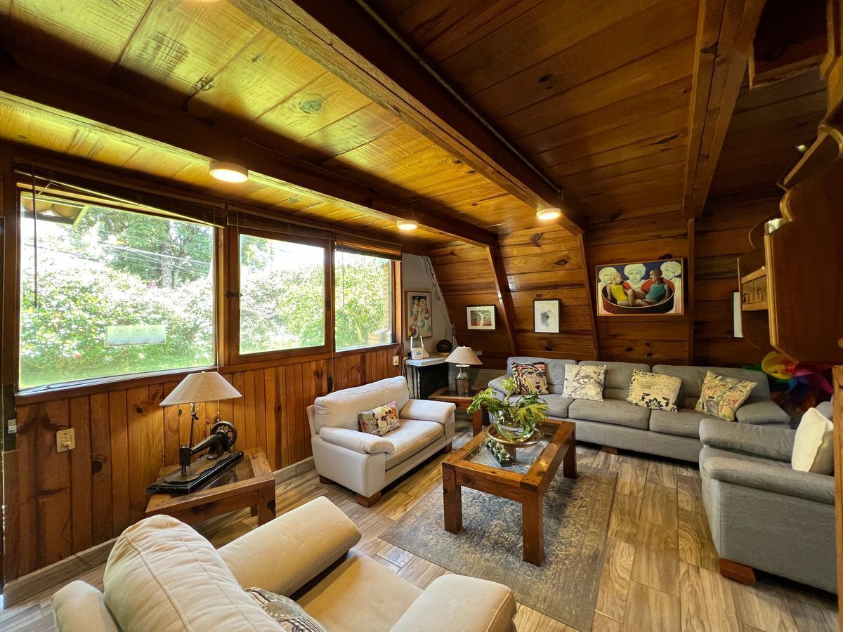 Sala con vista al jardín