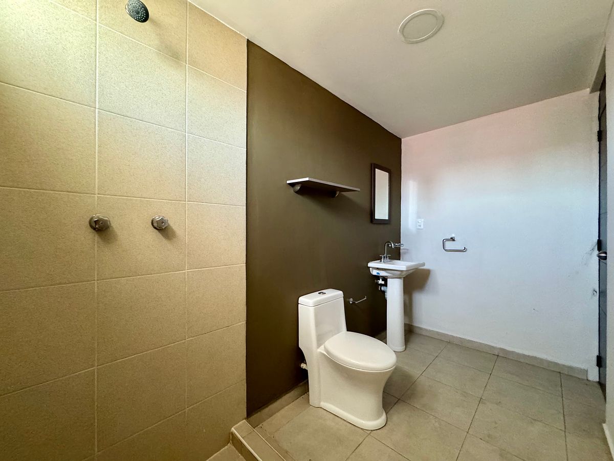 4 de 17: Baño Completo