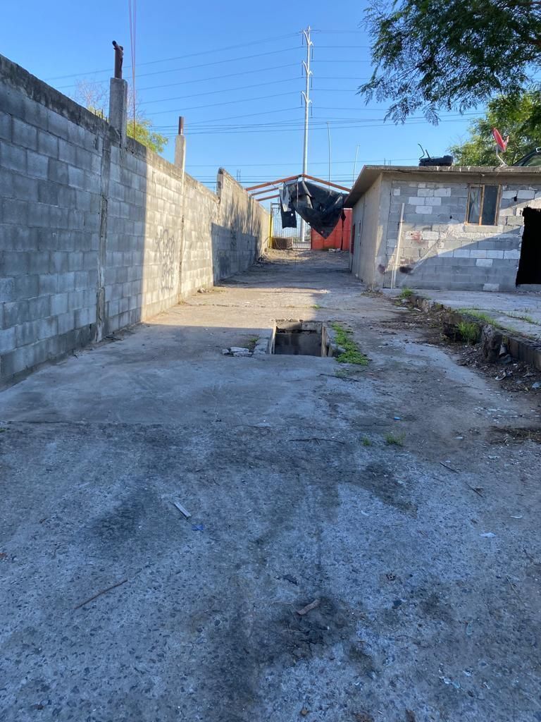 3 de 10: Barda perimetral lado Oeste