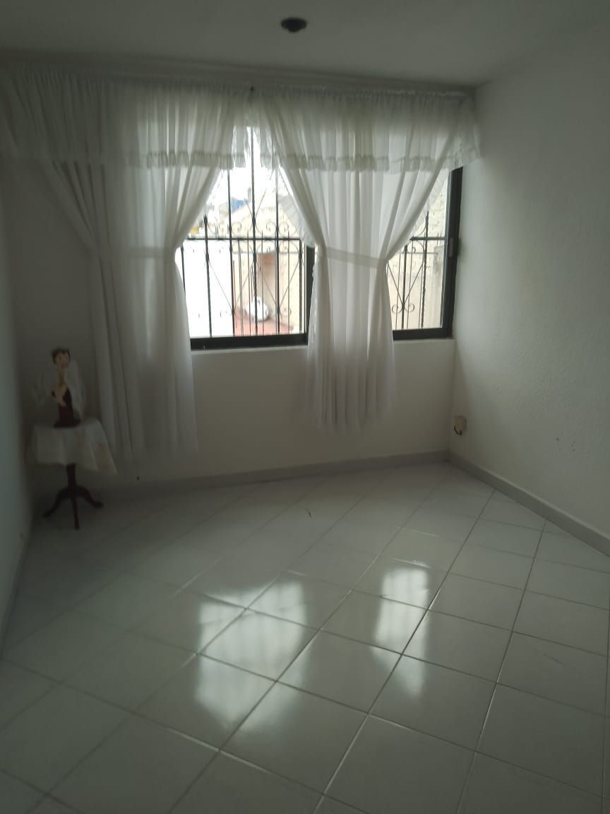 8 de 18: Primera recamara con closet en planta alta