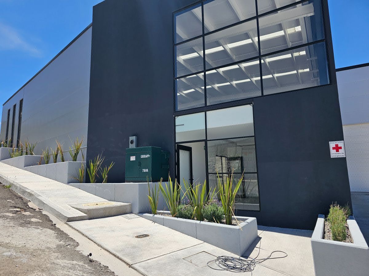 Nave Industrial ya lista en venta en Parque en Queretaro