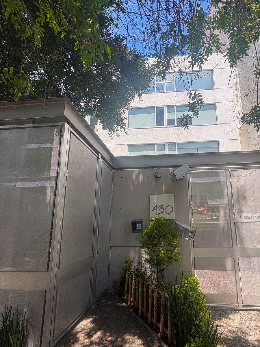 Apartment for Sale in Del Valle-Moras – Exclusivity, Light, and Connectivity - foto 1