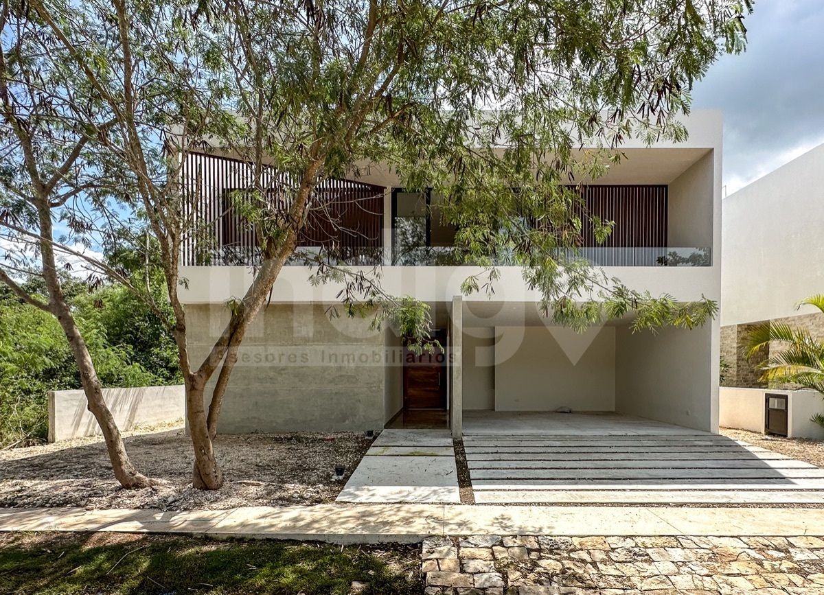 Casa en Venta en Mérida, Yucatán Country Club, Privada Oasis