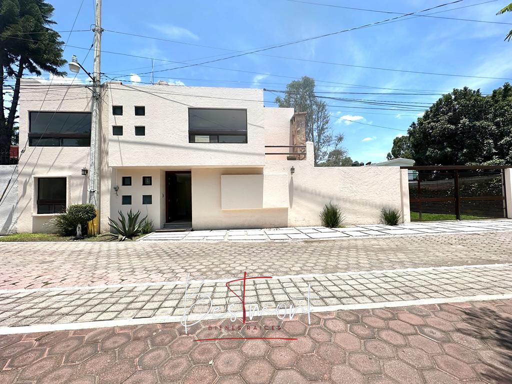 1 de 26: Fachada frontal
