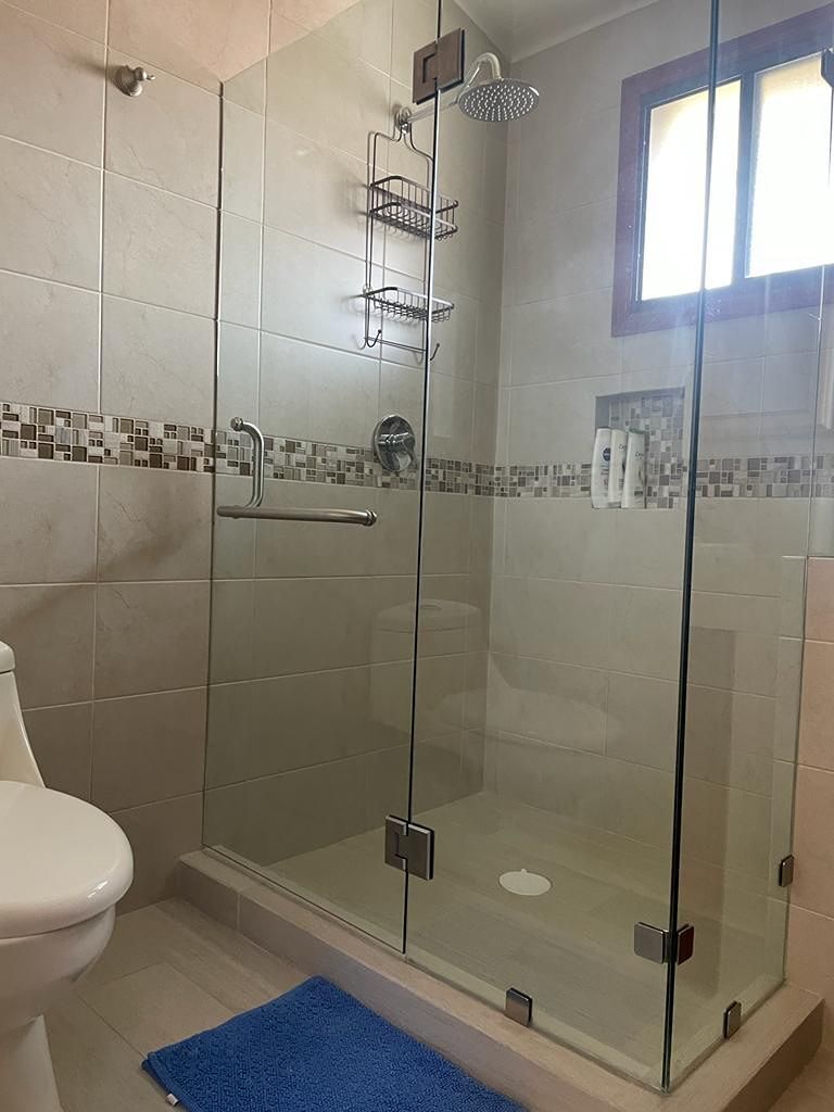 17 of 21: Baño secundario