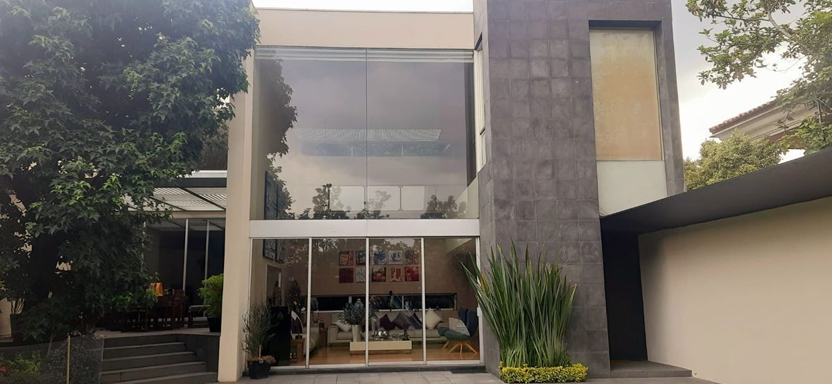 1 de 33: Fachada principal