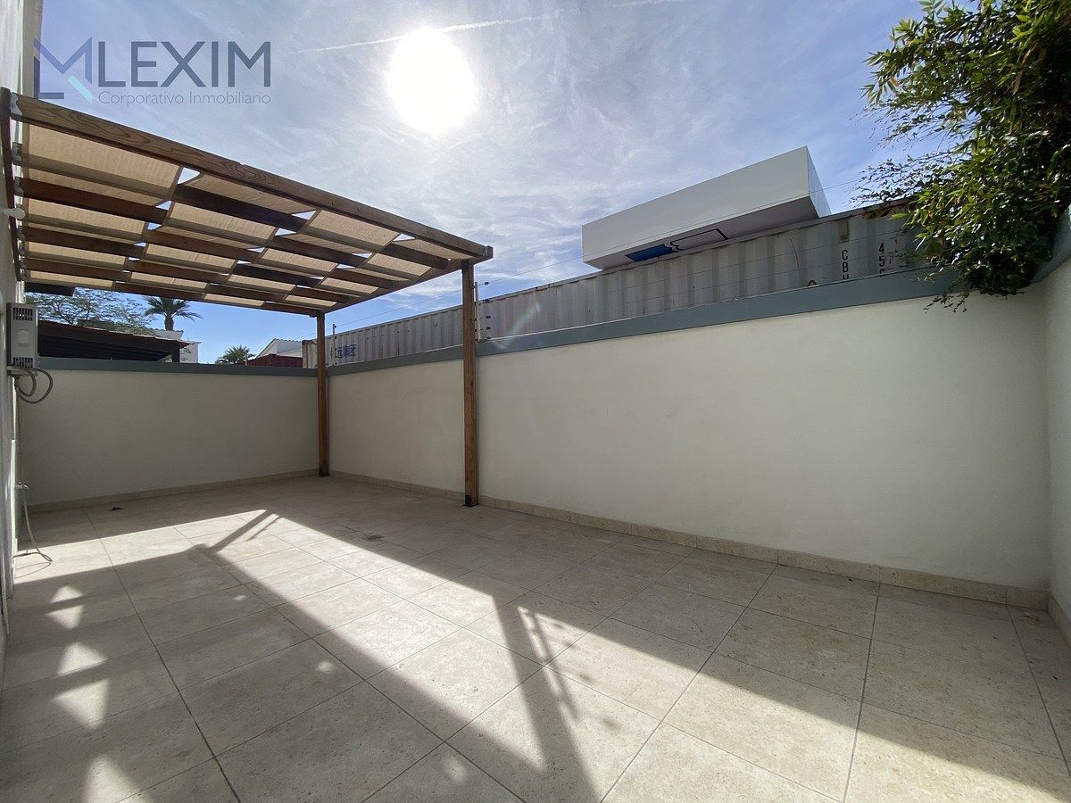 24 de 28: patio trasero