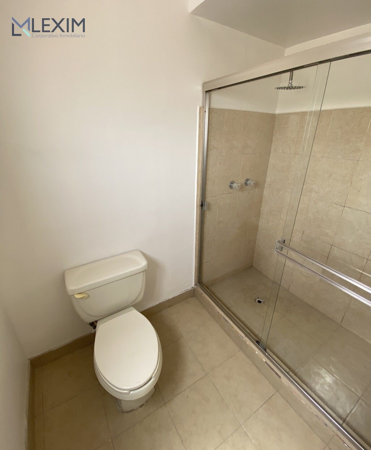 17 de 28: Baño recamara principal