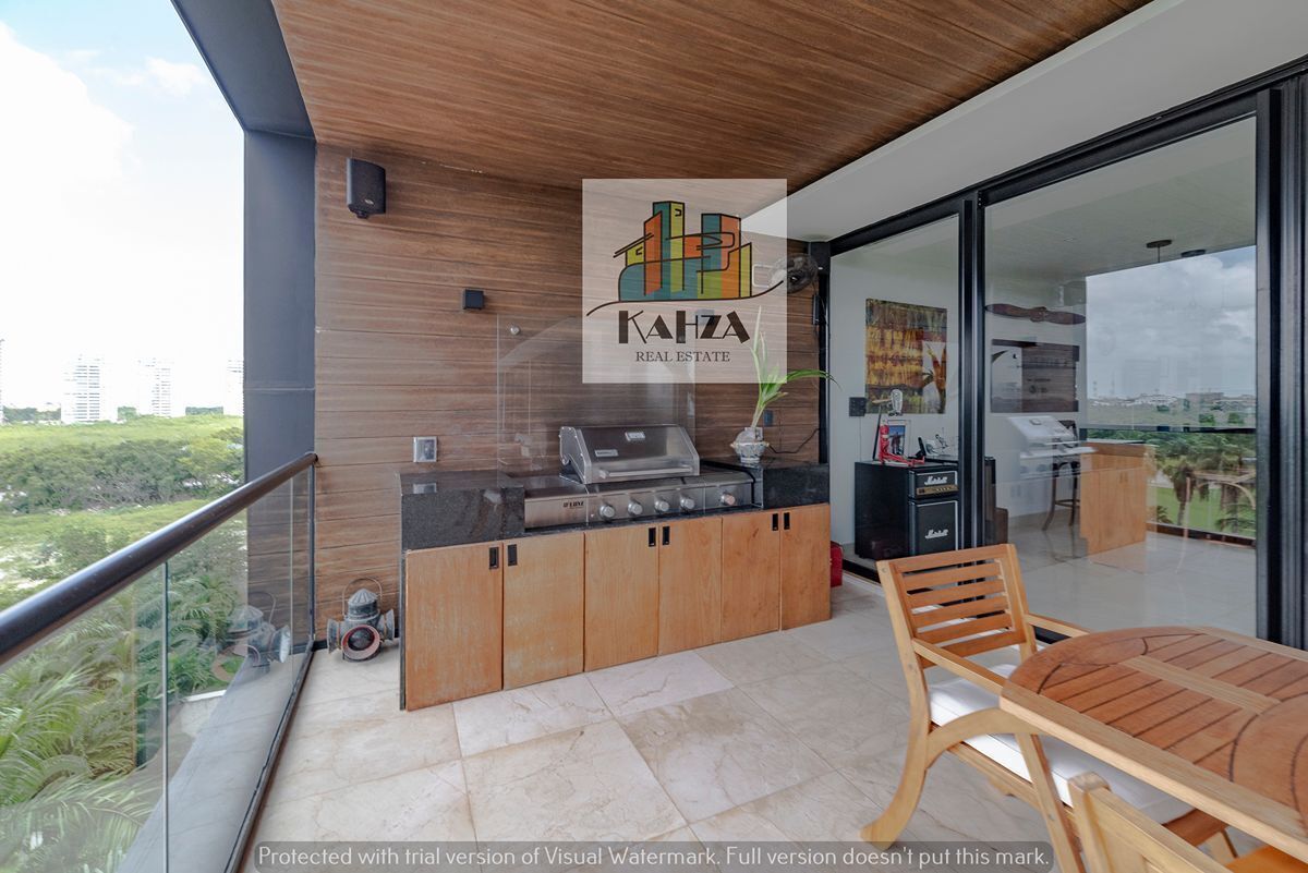 29 de 32: TERRAZA CON ASADOR