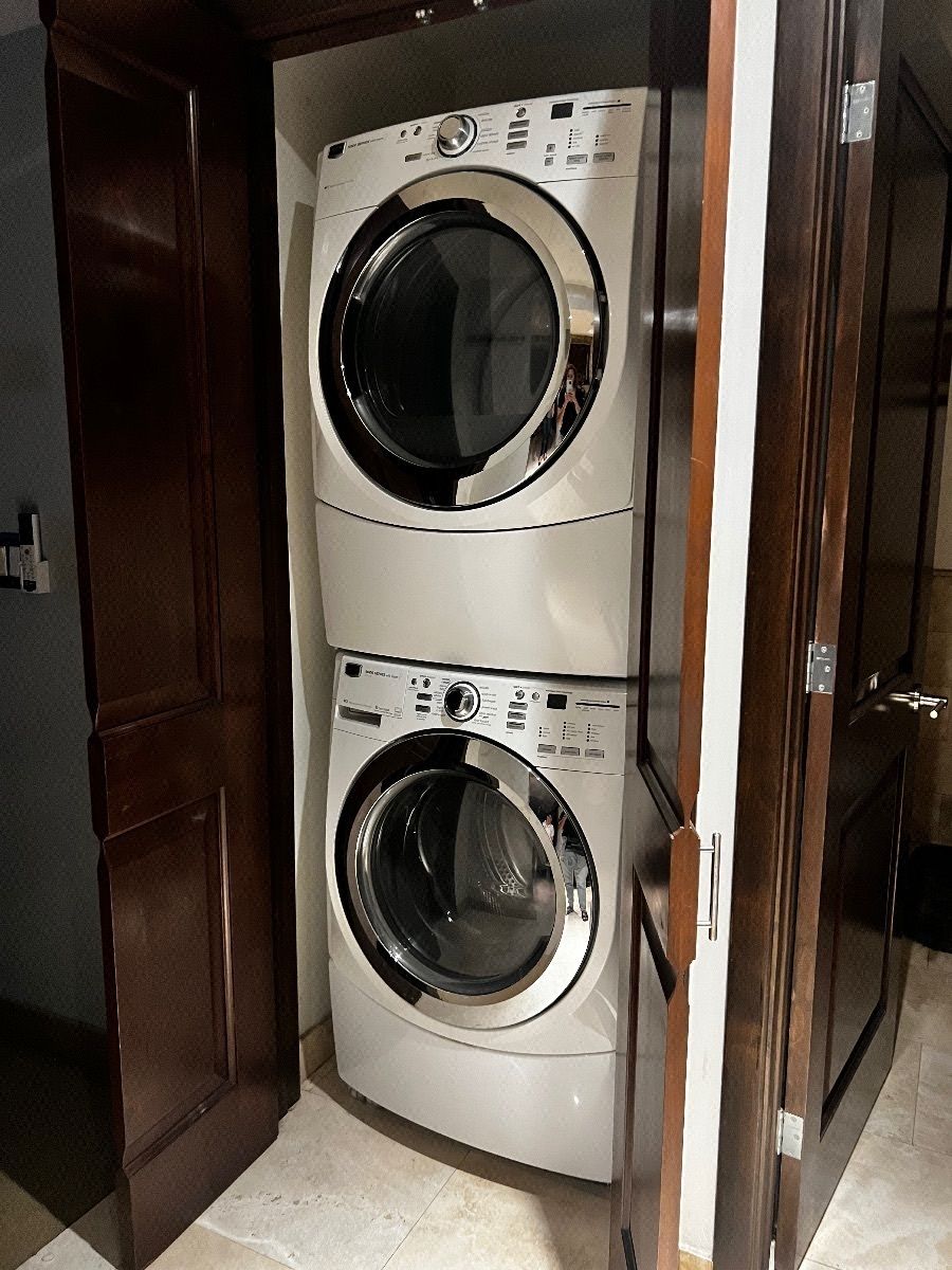 Closet con lavadora y secadora, foto 4 de 7