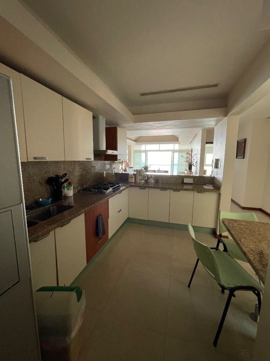 8 de 18: Cocina integral equipada