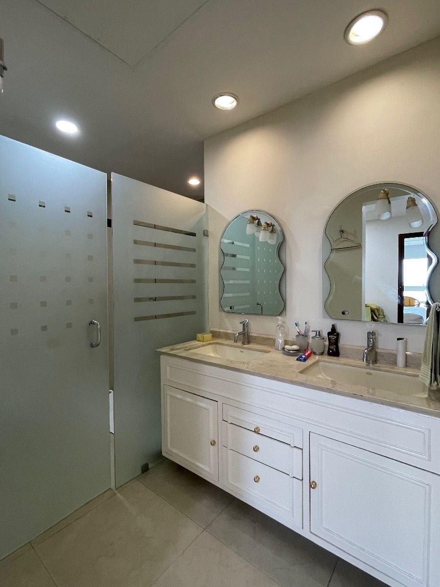 15 de 18: Baño de recámara principal