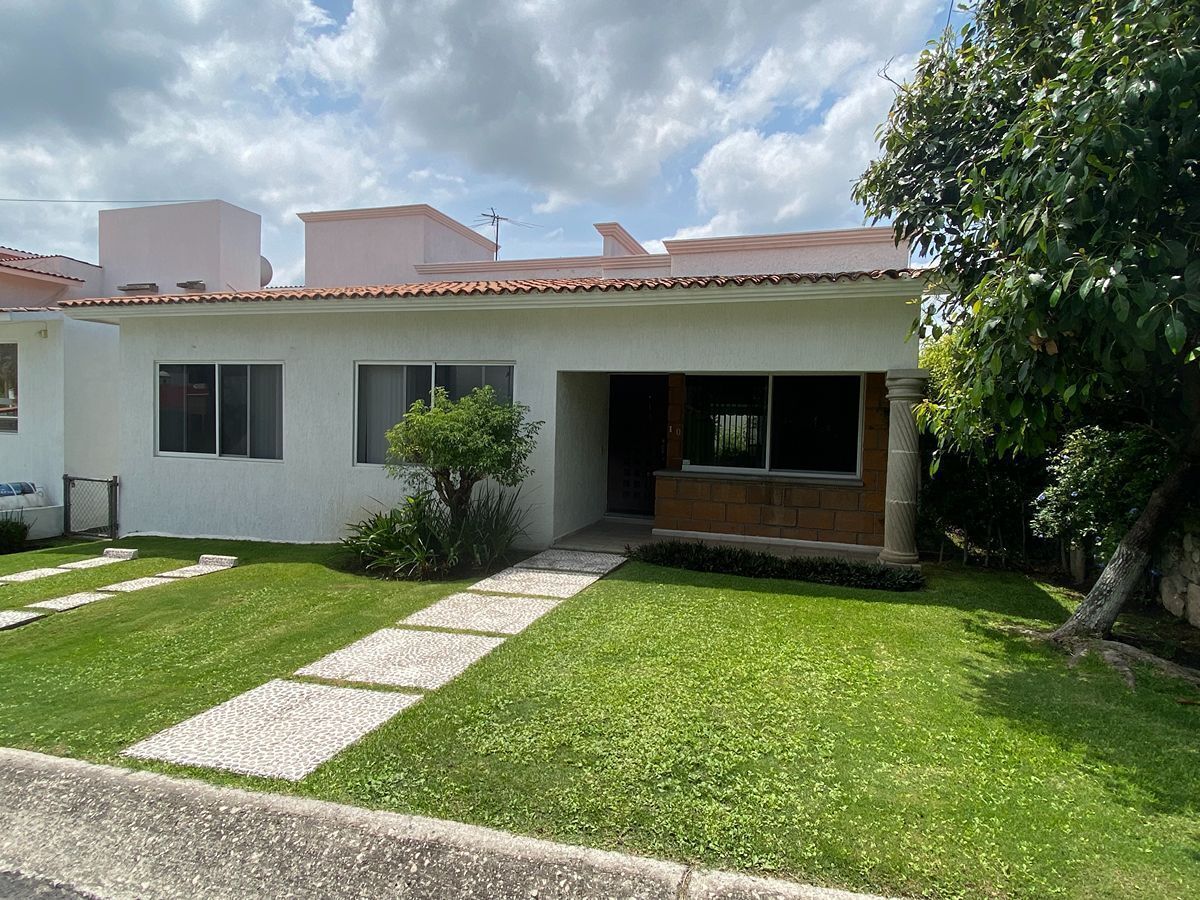 2 de 13: Fachada principal