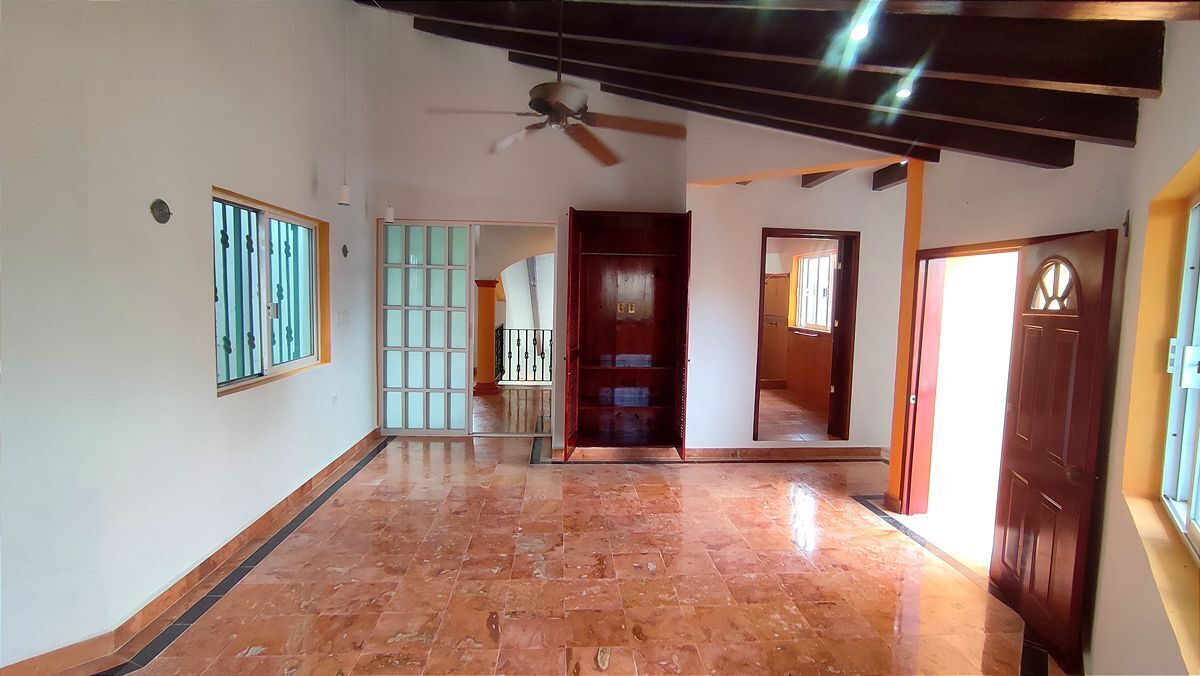 14 of 22: Recamara 2