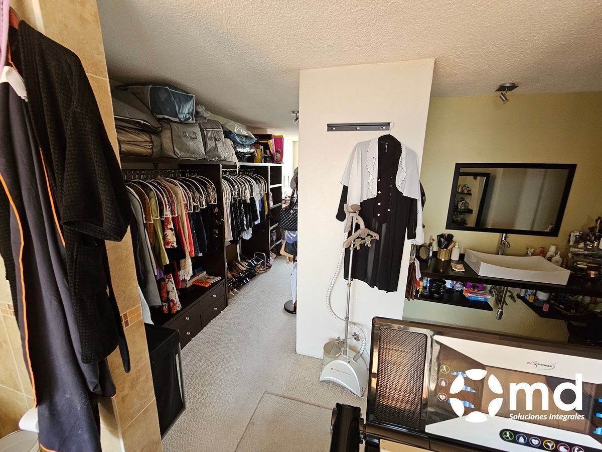 Walking Closet