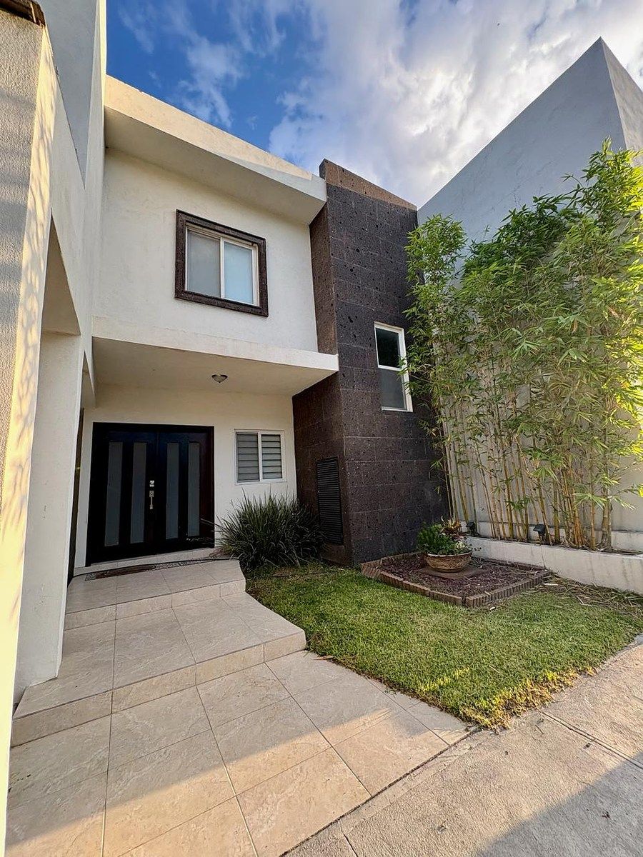 Casa en venta Privada Alameda, en Arteaga, foto 1 de 22